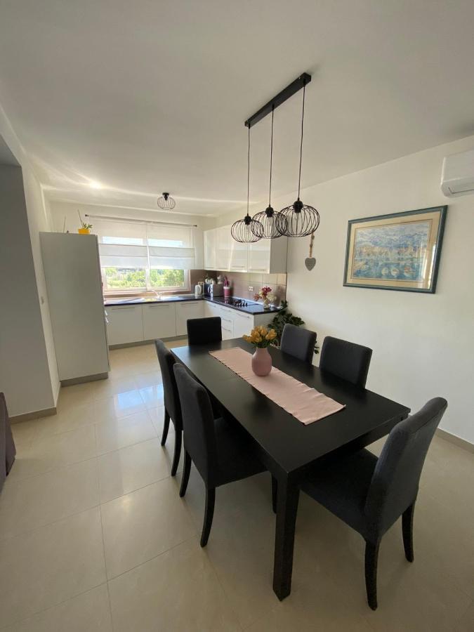 Apartman Ana Kampor Exterior photo